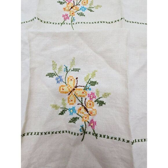 Vintage Linen Hand-Embroidered Floral Table Decor Set Of 2 With Crochet Edges - Picture 3 of 6